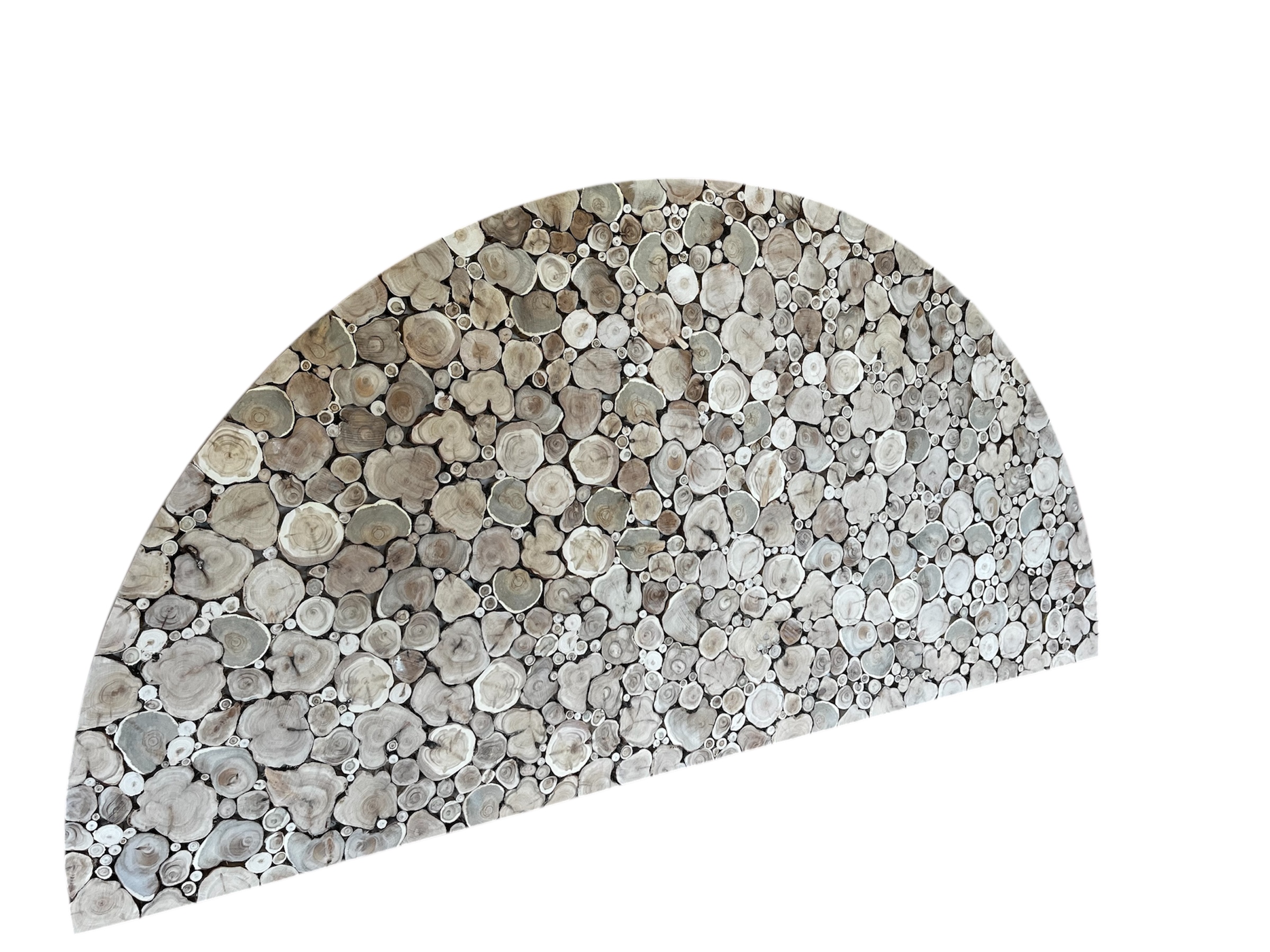 Dekoratīvi kadiķa apdares elementi un interjera priekšmeti privātiem un komerciāliem objektiem